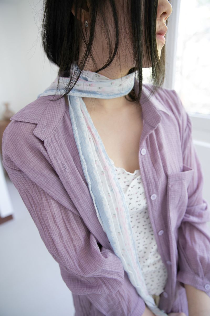 omoosoohy（オムスヒ）の「フラワーチェックロングスカーフ (2colors)（ファッション小物）」