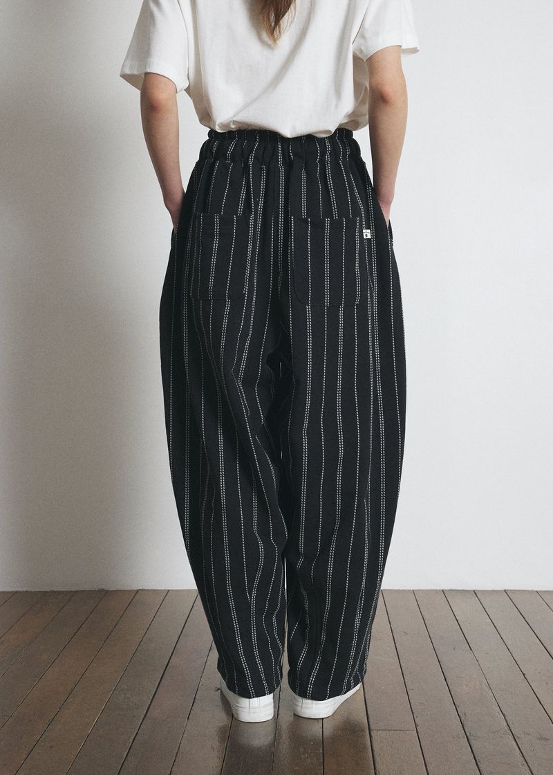 DOTTED-STRIPE BALLOON SWEAT PANTS (Black)