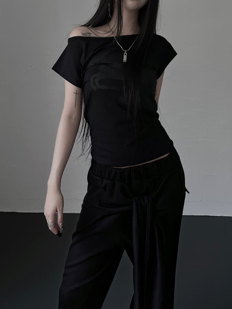horse shadow off-shoulder T (2color)