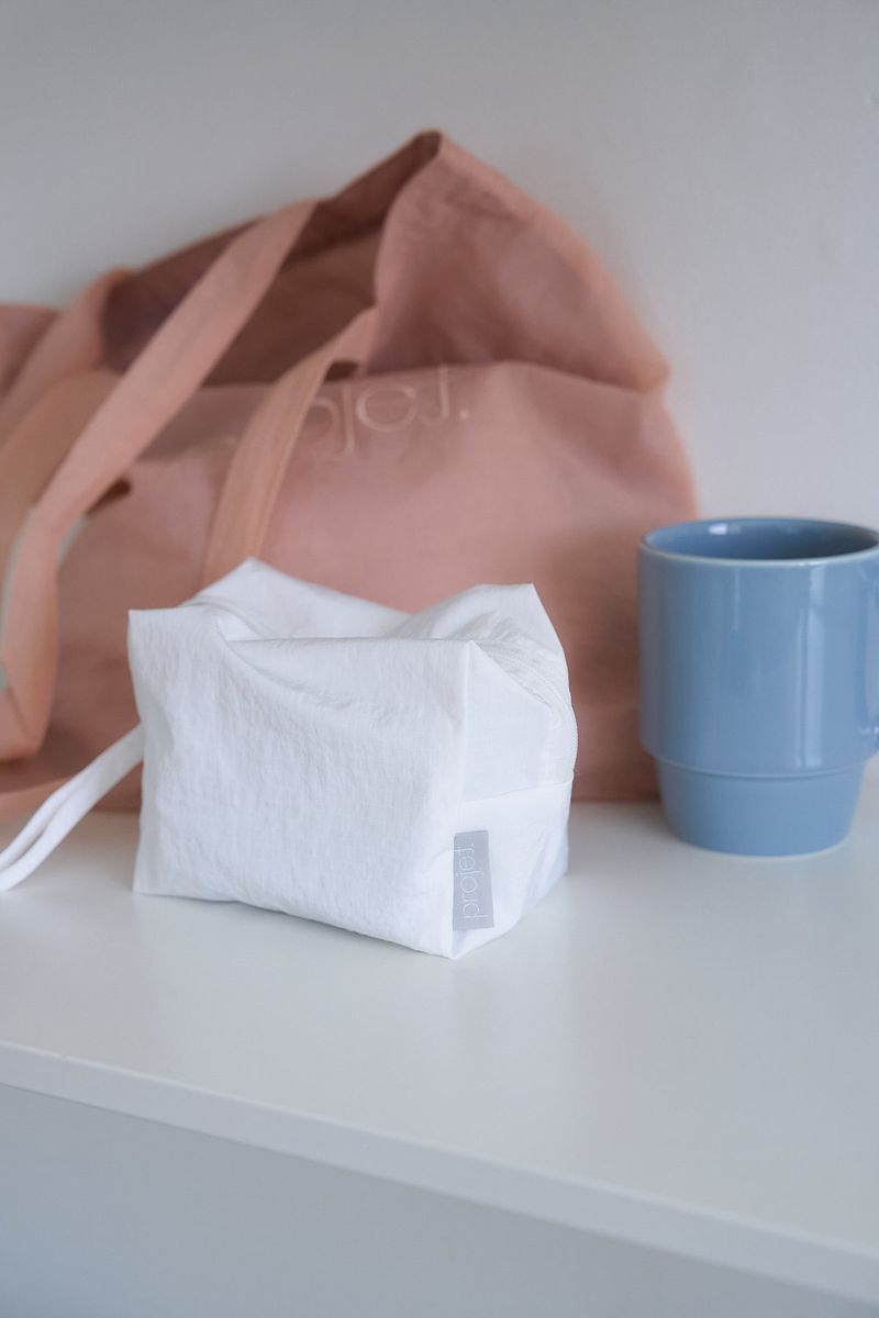 puff pouch (white_nylon)