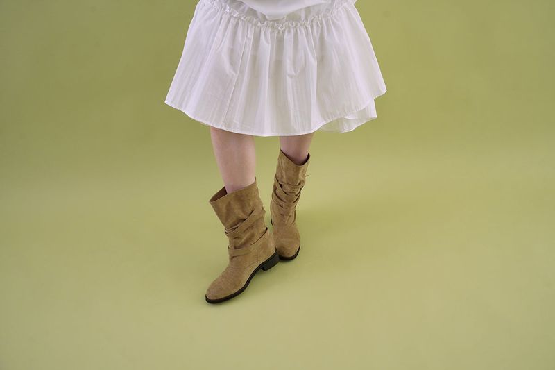 Suede buckle boots_beige