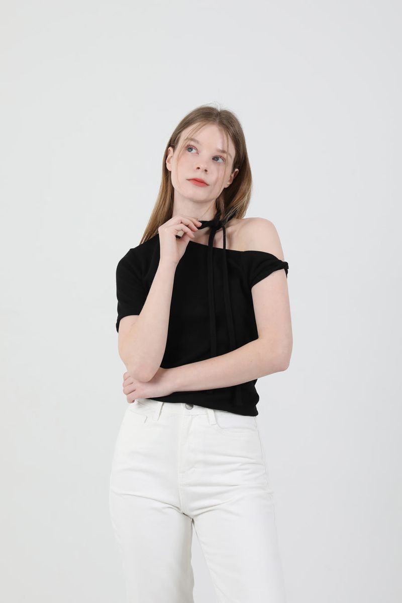 Off Shoulder Twist Half-Sleeve T-shirt Black