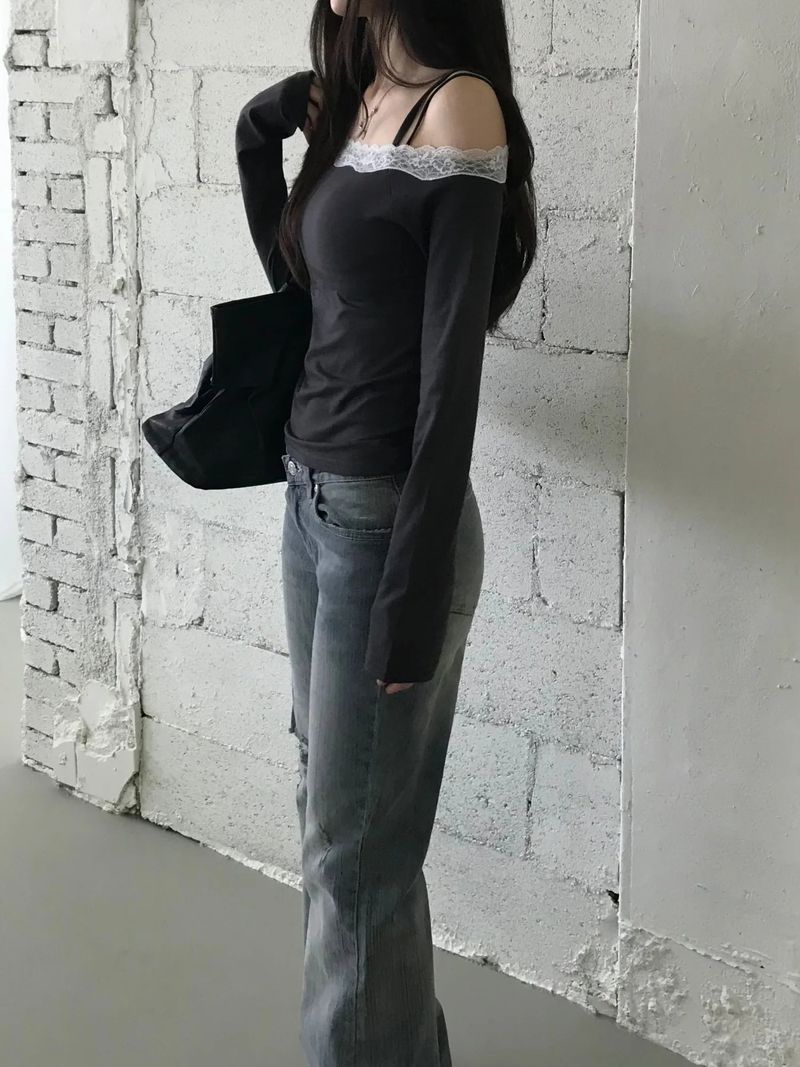 Kitten（キッテン）の「ローラ レース オフショルダー ティーシャツ (3 colors)（トップス）」