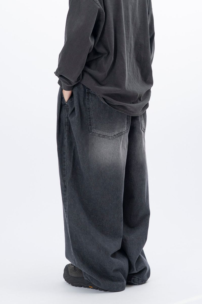 Leggy Side Tuck Balloon Denim