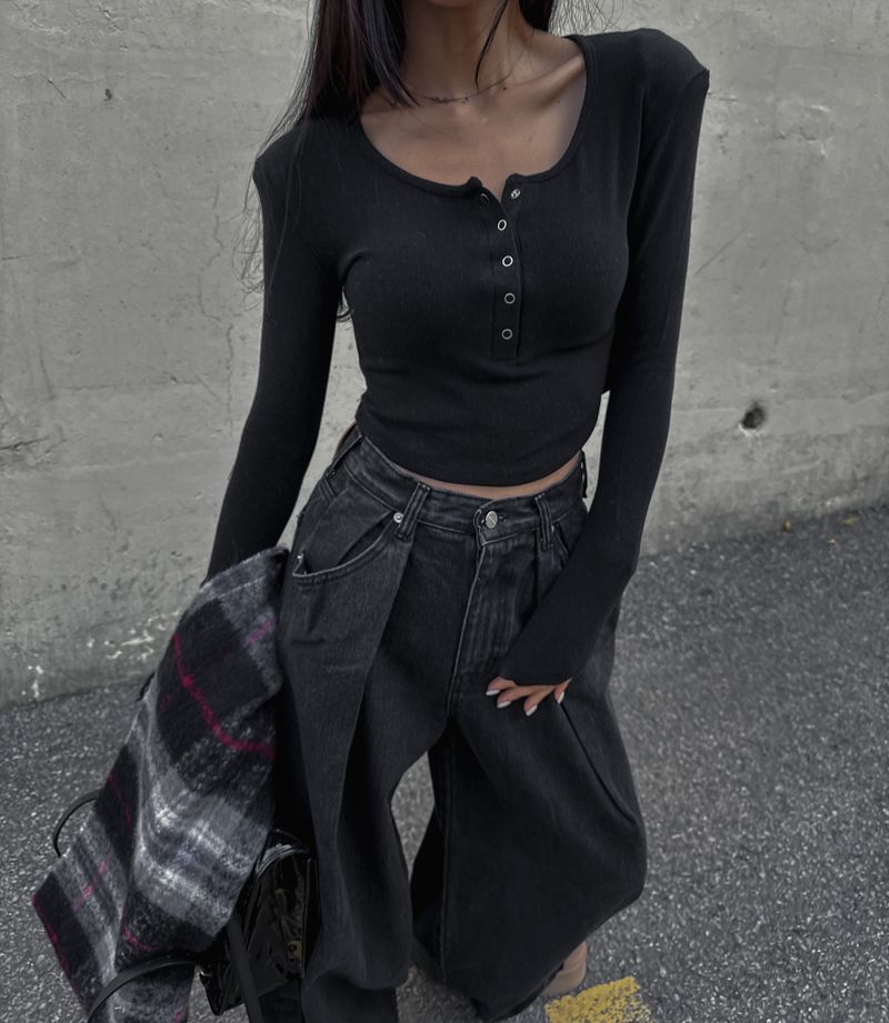 long-sleeved shirt with a U-neck