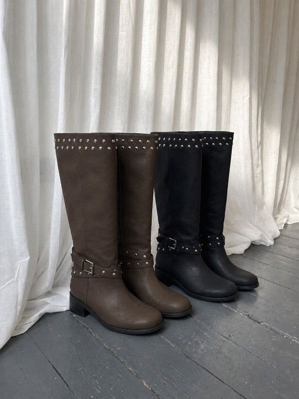 VIVIC（ビビク）の「HARNESS STUDDED BUCKLE MID-CALF BOOTS (2COLORS!)（Shoes）」