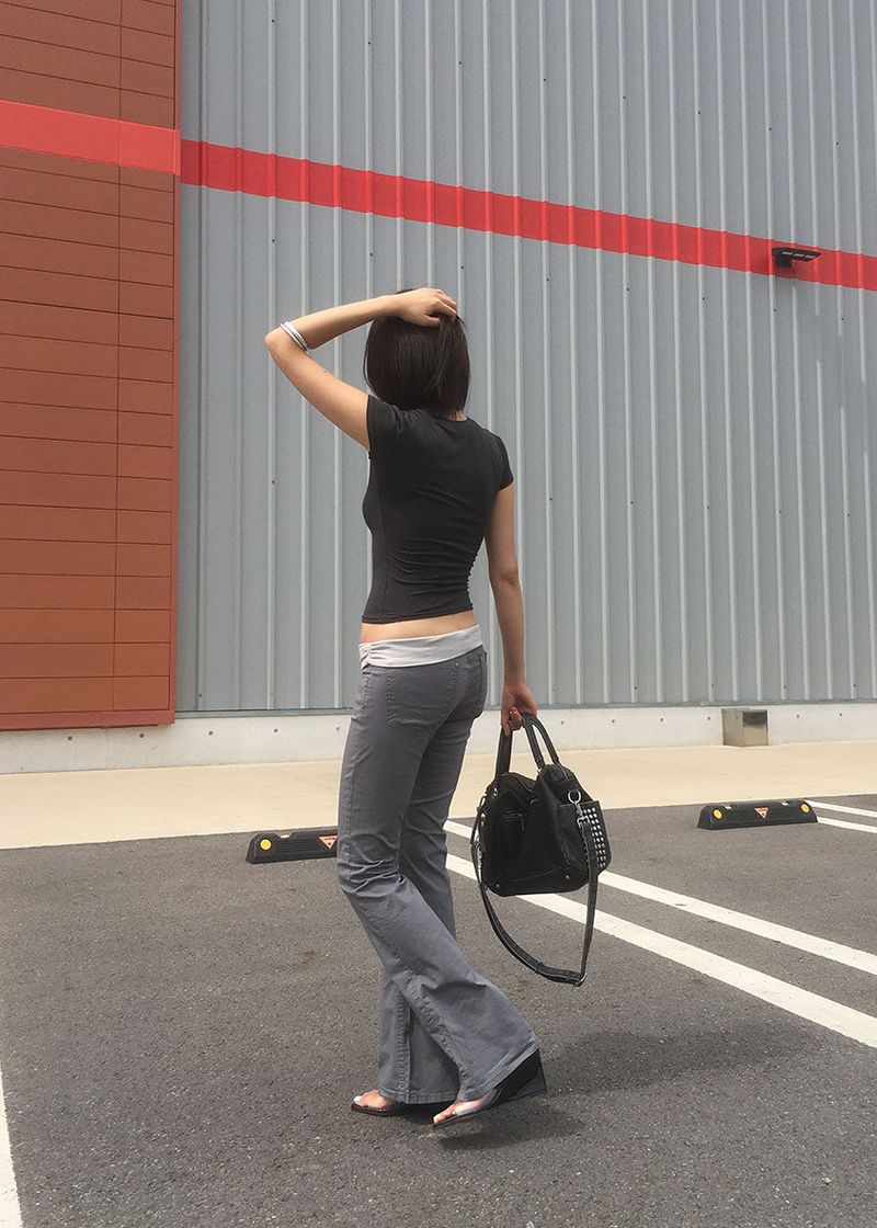 GLAM SHIRRING BOOTS CUT PANTS