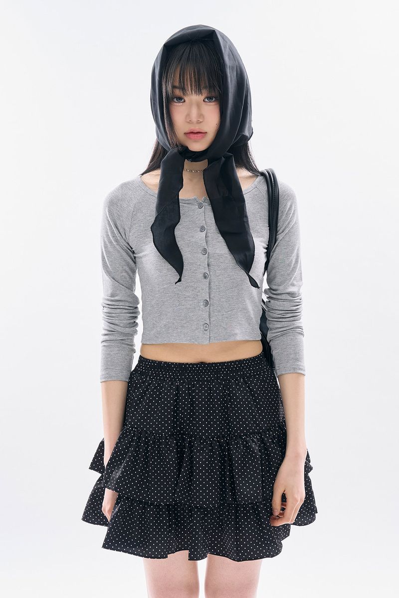 Raucohouse(ラウコハウス)の「Lorric cropped button tee(Tops)」