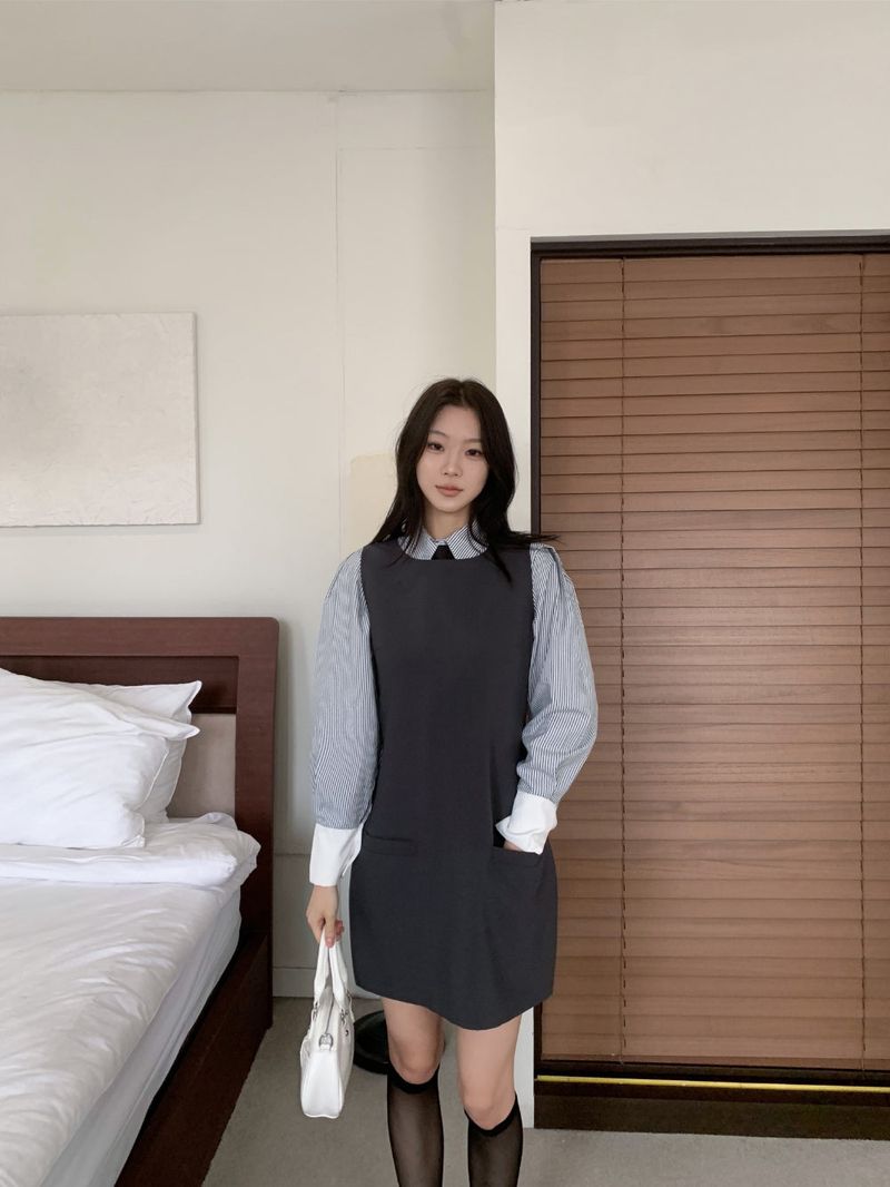 Classic Mae Simple Line Two-Pocket Mini Dress