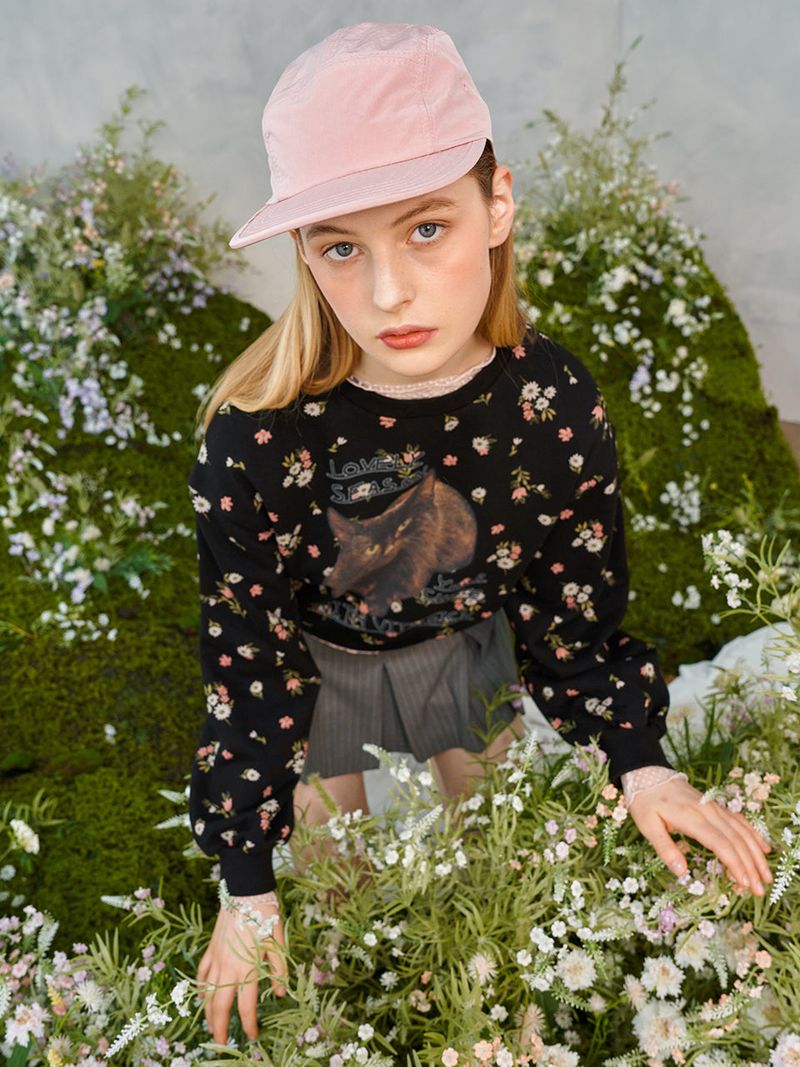 Flower Cat Lettering Sweatshirt (Black)