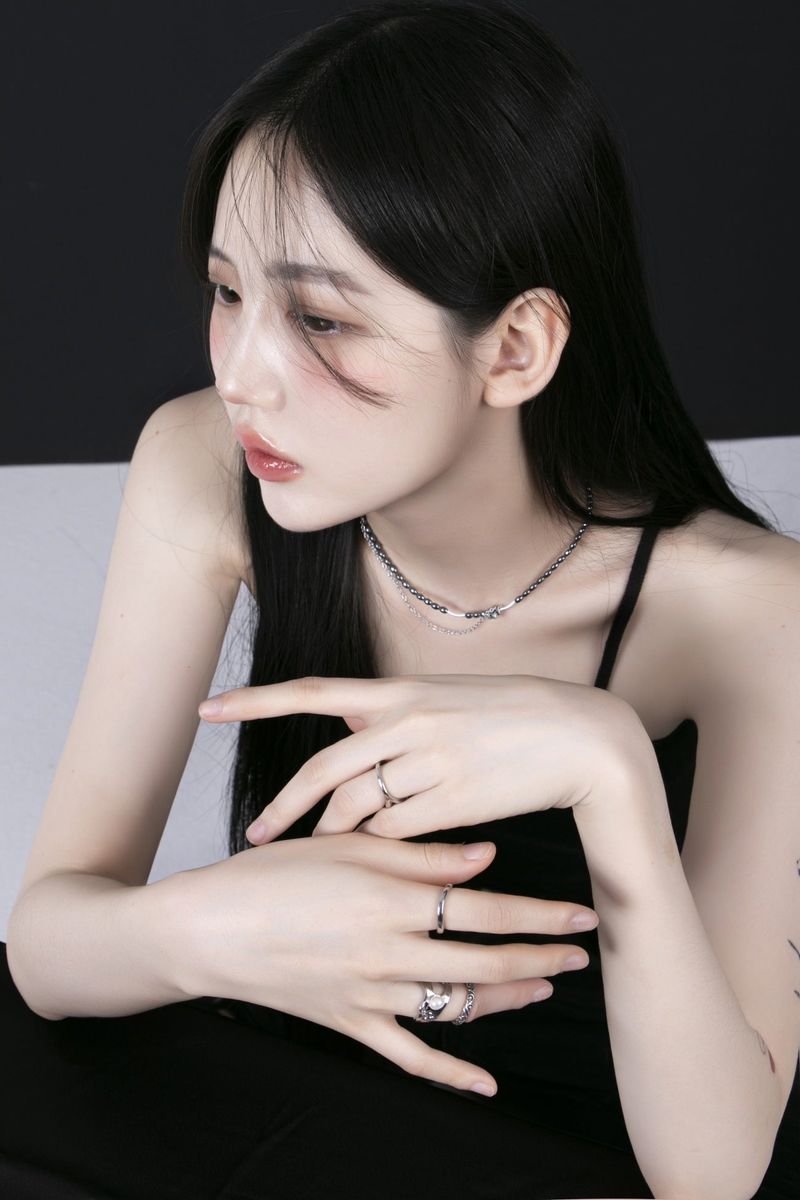 MIAE（ミアイ）の「デジタルフラワーネックレス（アクセサリー）」