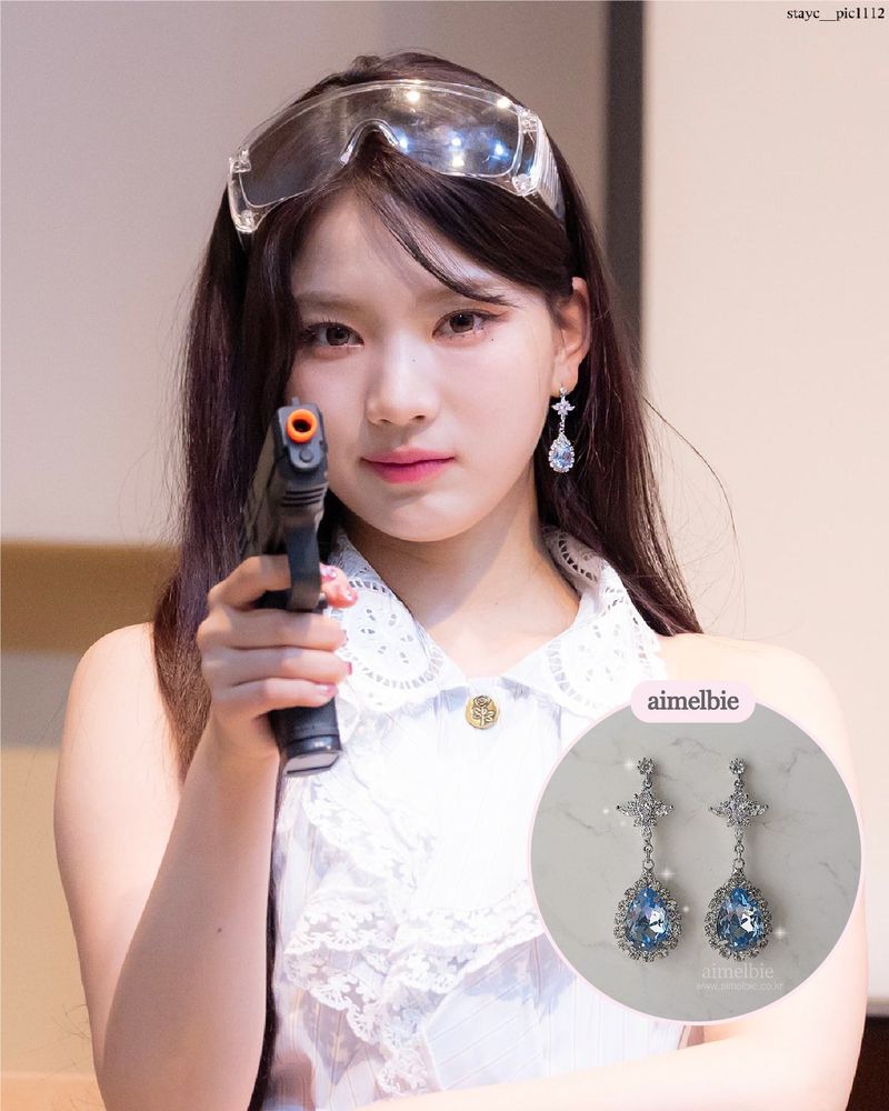 Romantic Queen Earring - Light Sapphire