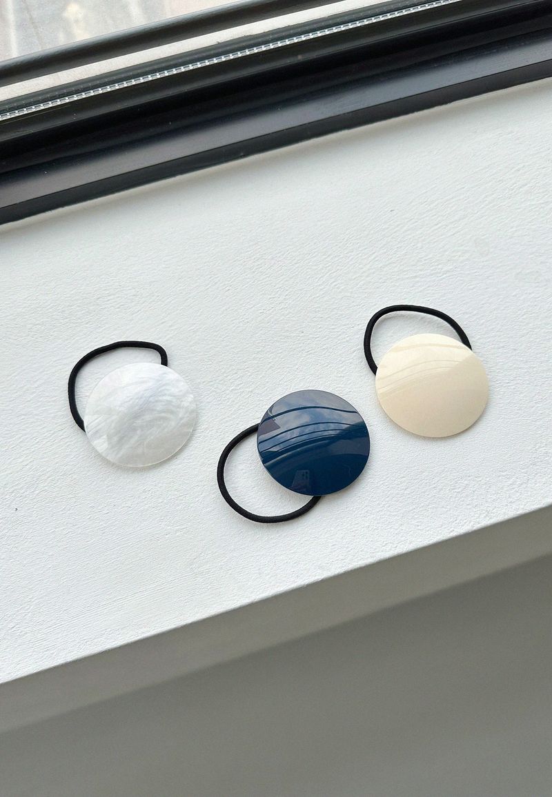 moon acrylic hair strap - white