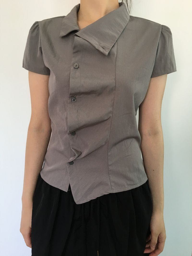 DUGGY（ダギー）の「Unbalanced draping blouse (2color)（Tops）」