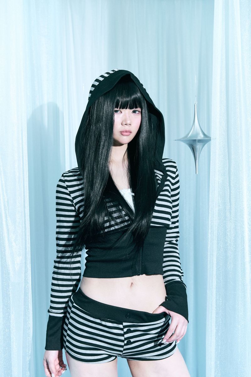 aoyu（アオユ）の「Stripe cropped hooded zip-up shot pants set-up two-piece（Setup）」