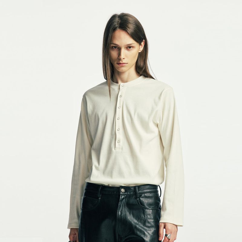 S SY（エスエスワイ）の「below button-down henry neck long sleeve ivory（Tops）」