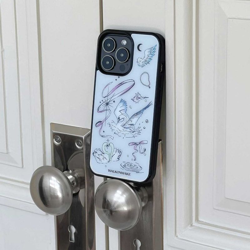 WALKONWAKE（ウォークオンウェイク）の「[Magsafe glass]ドリーミースワンケース（スマホグッズ/小物）」