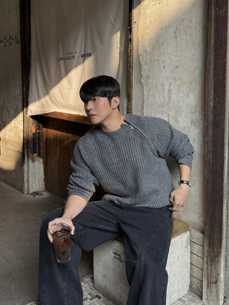 Going diagonal zipper knitwear