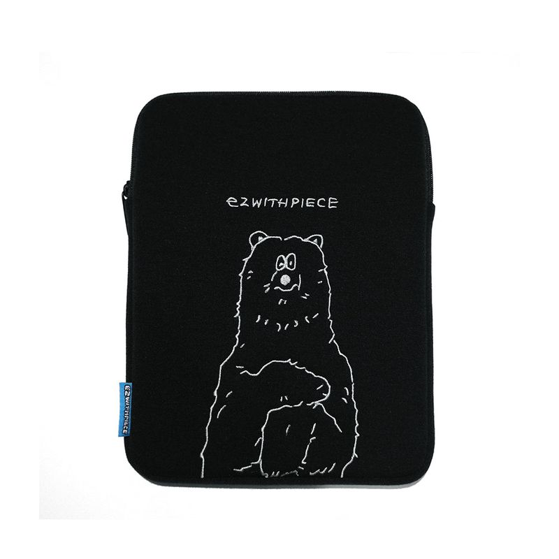 PIECEMAKER（ピースメーカー）の「[EZwithPIECE] POLAR BEAR TABLET POUCH (BLACK)（Hats）」