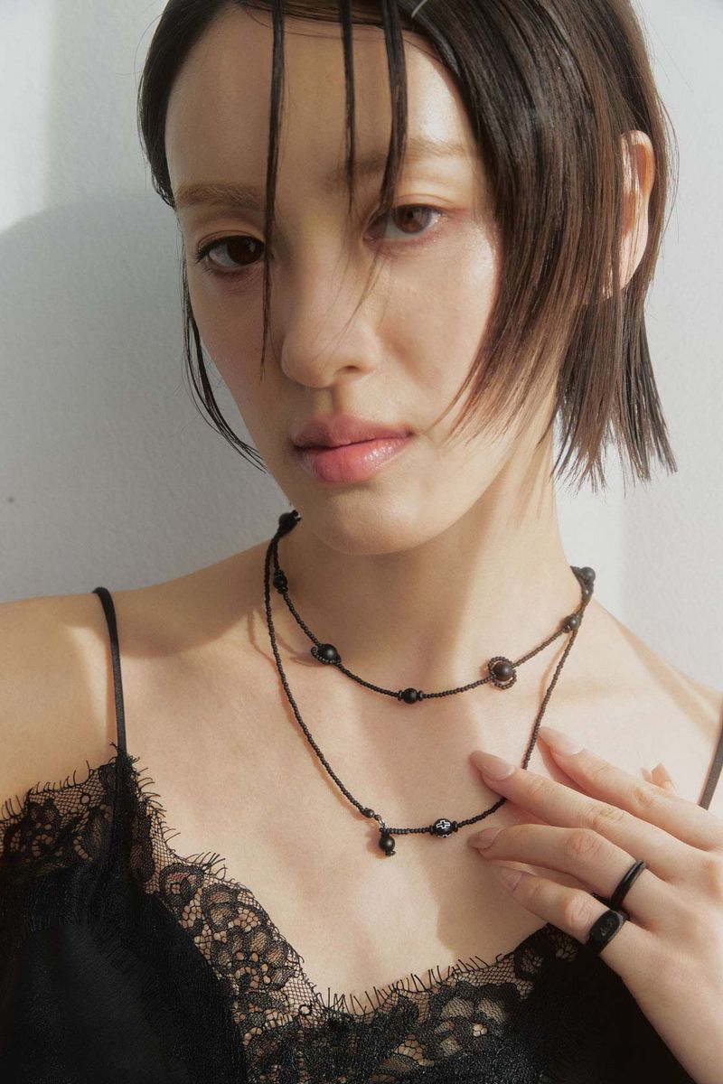Onyx linked pattern necklace – short