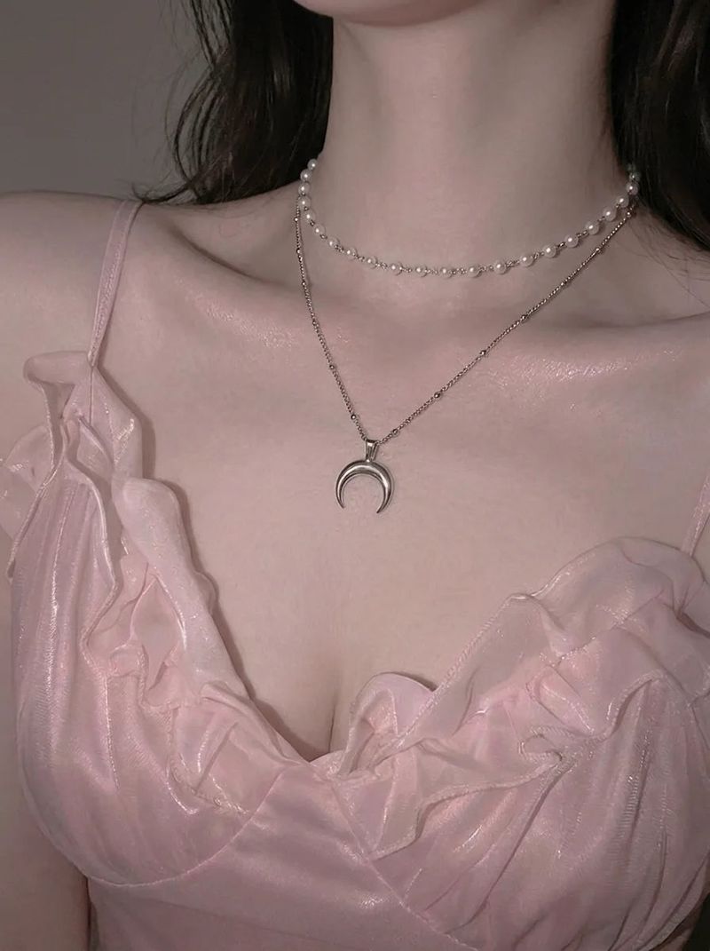 [Anti-tarnish/IDLE Shuhua Necklace] Upside Down Crescent Moon Pearl Layered Necklace - Silver