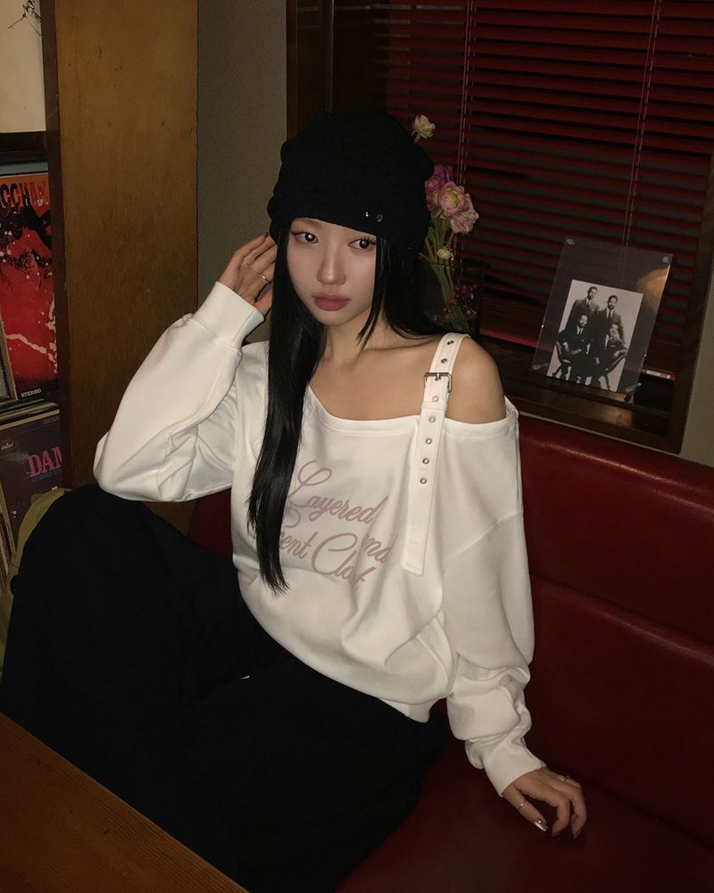 [ORIGINAL] Sugar Buckle Off-Shoulder sweatshirt