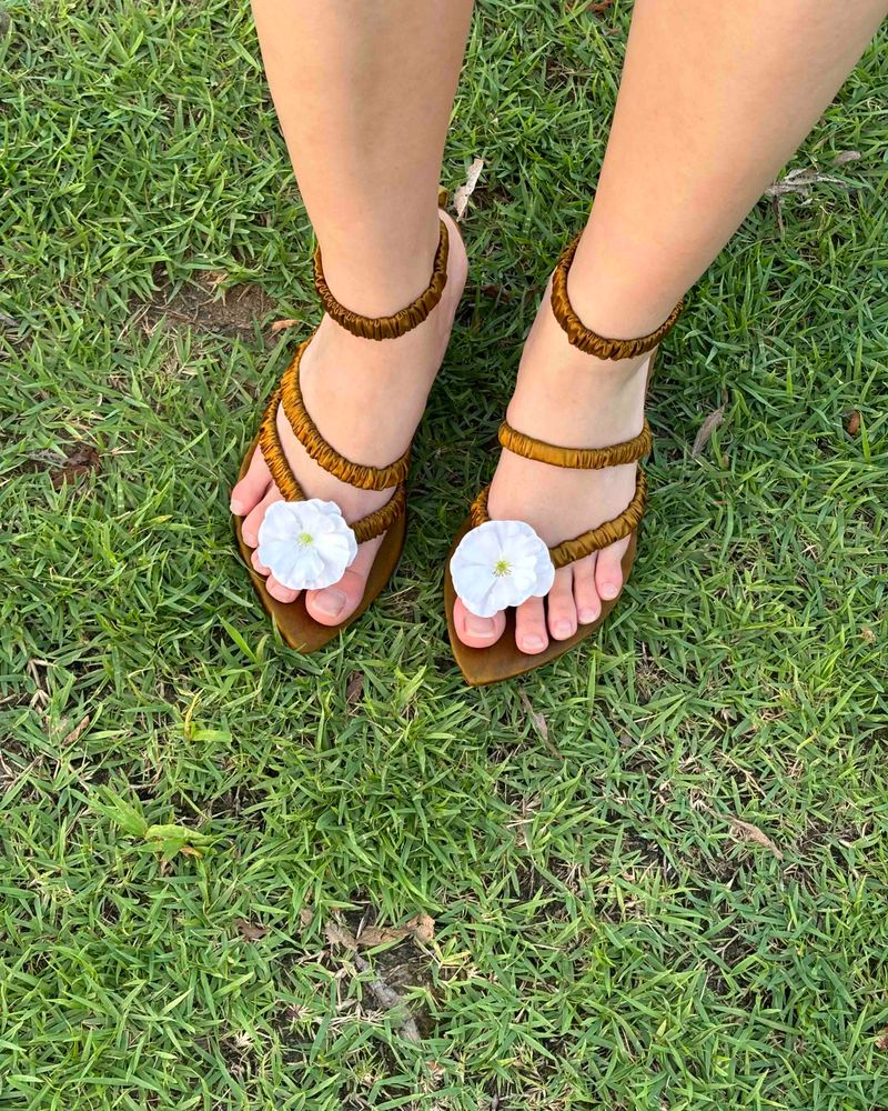FAKE FLOWER SHOE CLIP_BUTTERFLY RUNNER