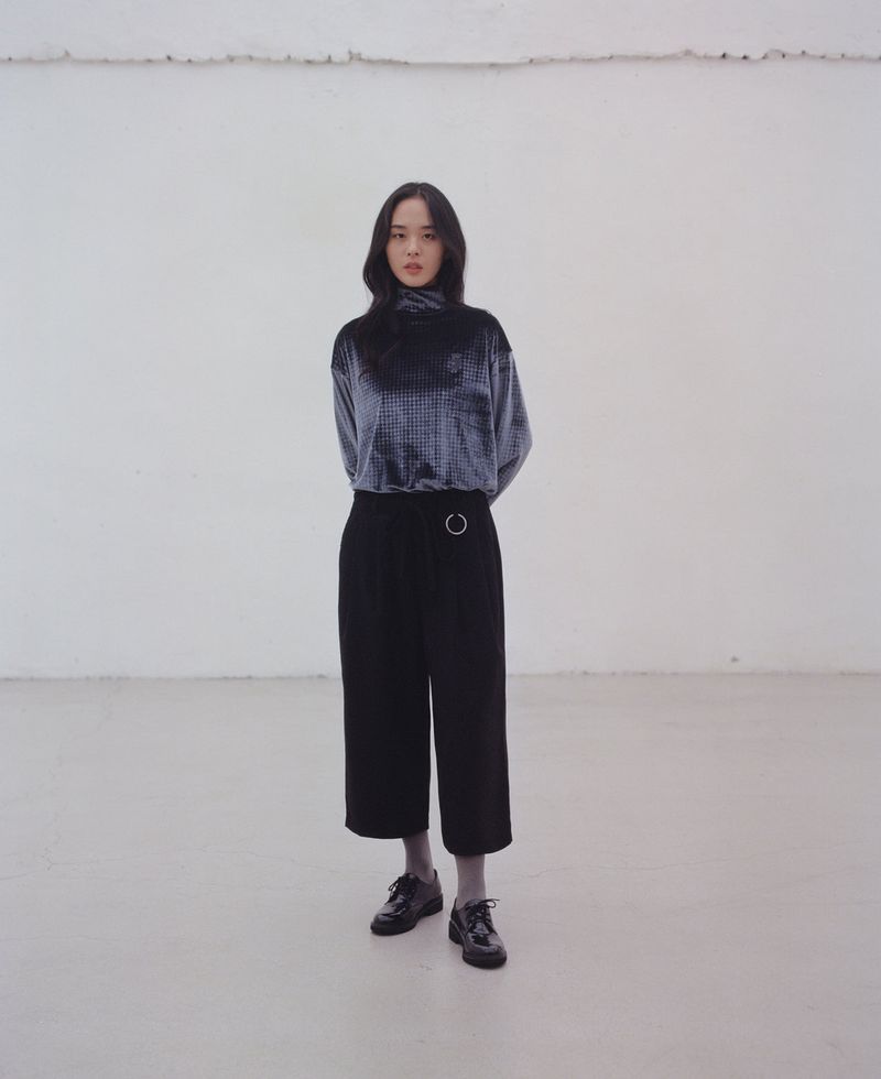 HOUNDS-TOOTH VELVET TURTLE-NECK TEE (Charcoal)