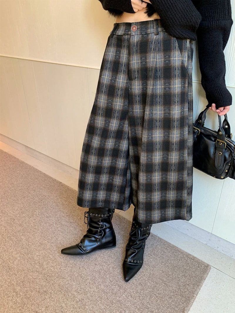 dereborujo（ドレボルゾー）の「Fred Checkered Wool Capri Bermuda Pants（Pants）」