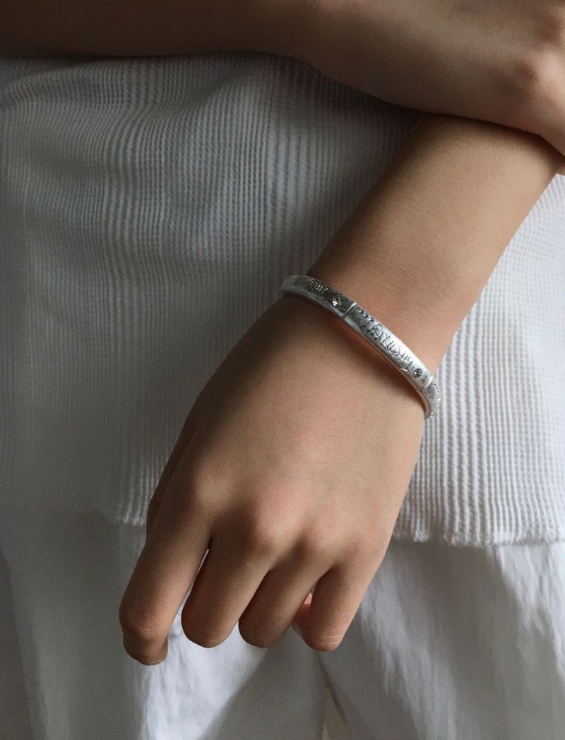 House of haus（ハウス オブ ハウス）の「Matt O ring letter bangle（Accessories）」
