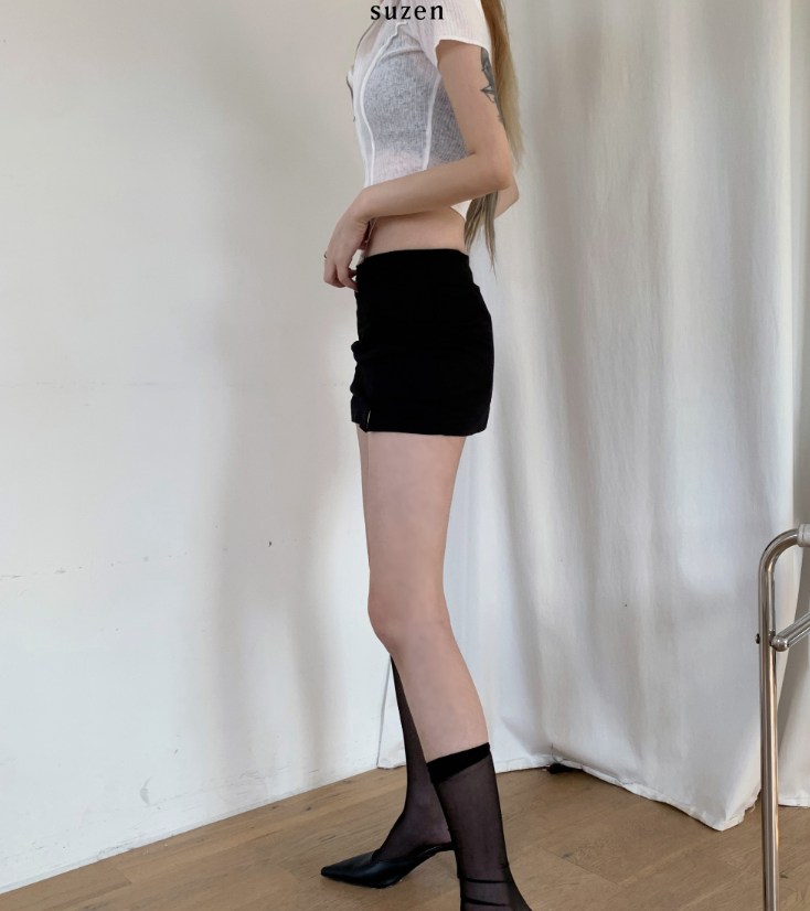 Tainer Mini Low Waist Skirt (black)