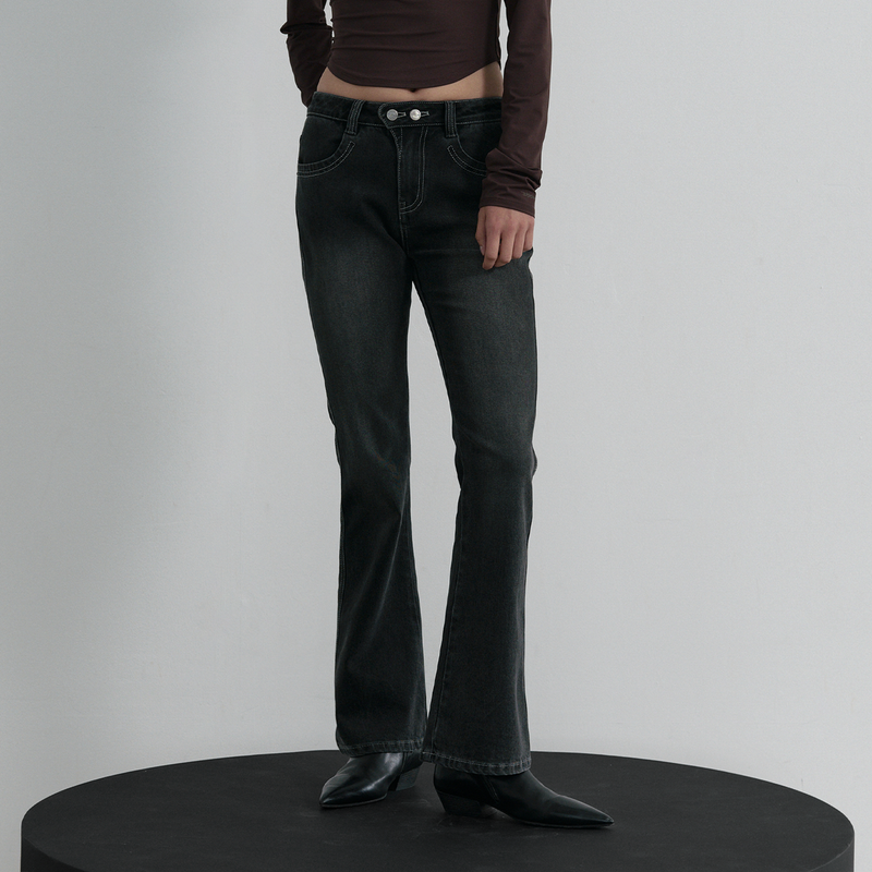 WOOALONG（ウアロン）の「キャットウォッシュドステッチブーツカットデニムパンツ - ブラック（パンツ）」