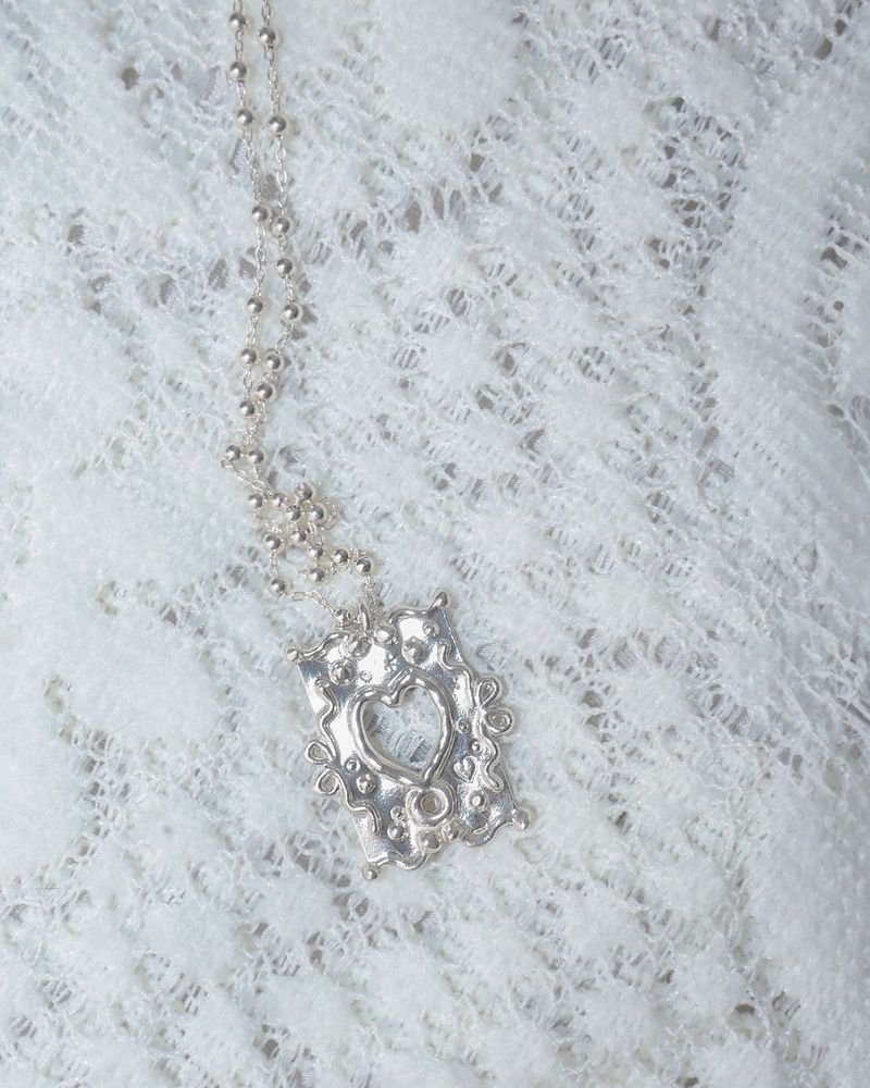 [MADE] melted heart frame necklace