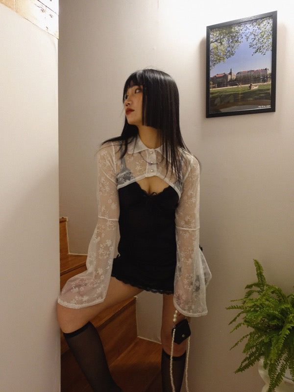 VIVIC（ビビク）の「PONY LACE CROP BLOUSE (WHITE)（Tops）」