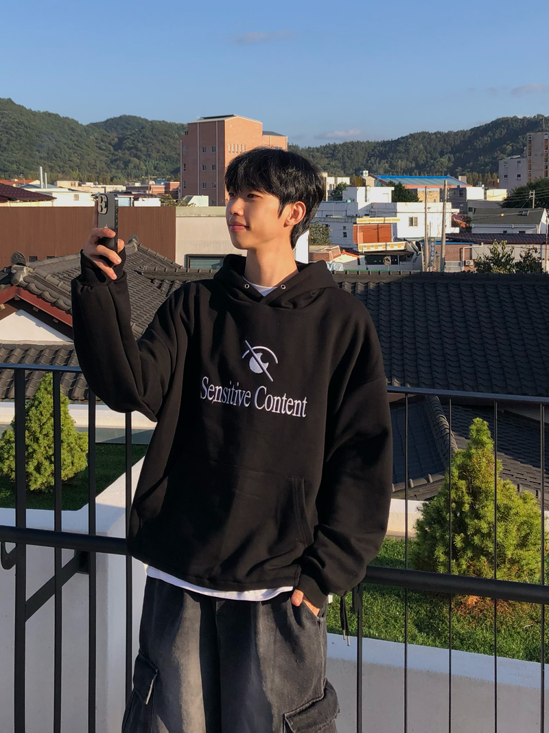 ESOO(イス)の「Content Oversized Hoodie (2 colors)(Tops)」