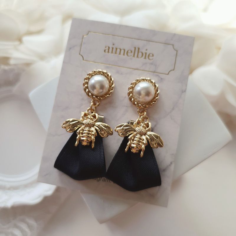 Classic Bee and Ribbon Piercing - Black