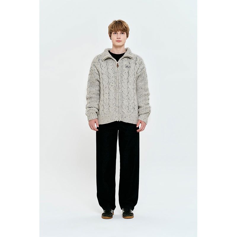 UNI LOGO WAPPEN CABLE COLLAR KNIT ZIP UP [LIGHT GRAY]
