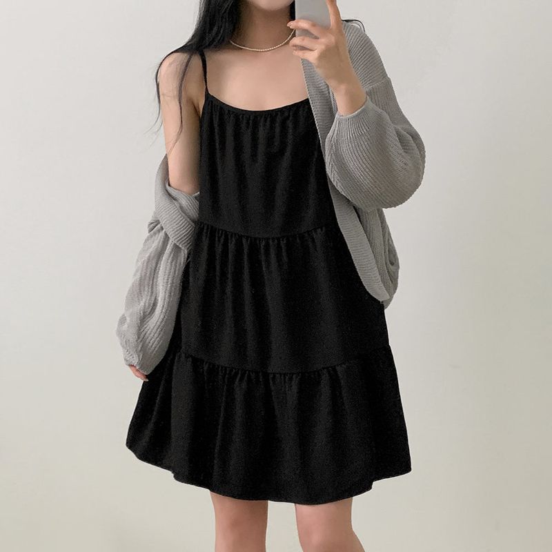 [Adjusting the strap] cancan sleeveless dress