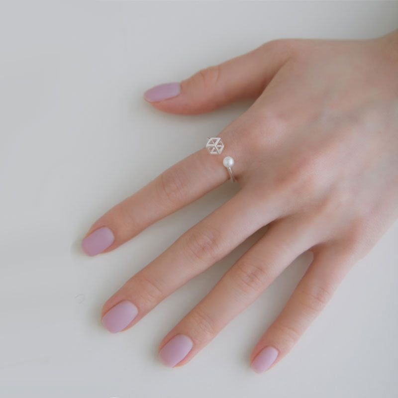 BONAFIDE JEWELRY(ボナファイドジュエリー)の「Frame Cube Pearl Open Ring(Accessories)」