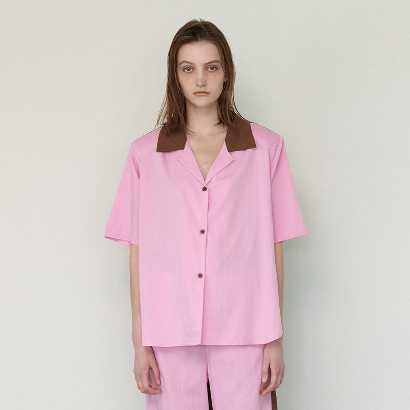 MOIFAIRE（モイフェア）の「 COLORED SHORT SLEEVED SHIRT, PINK（Tops）」