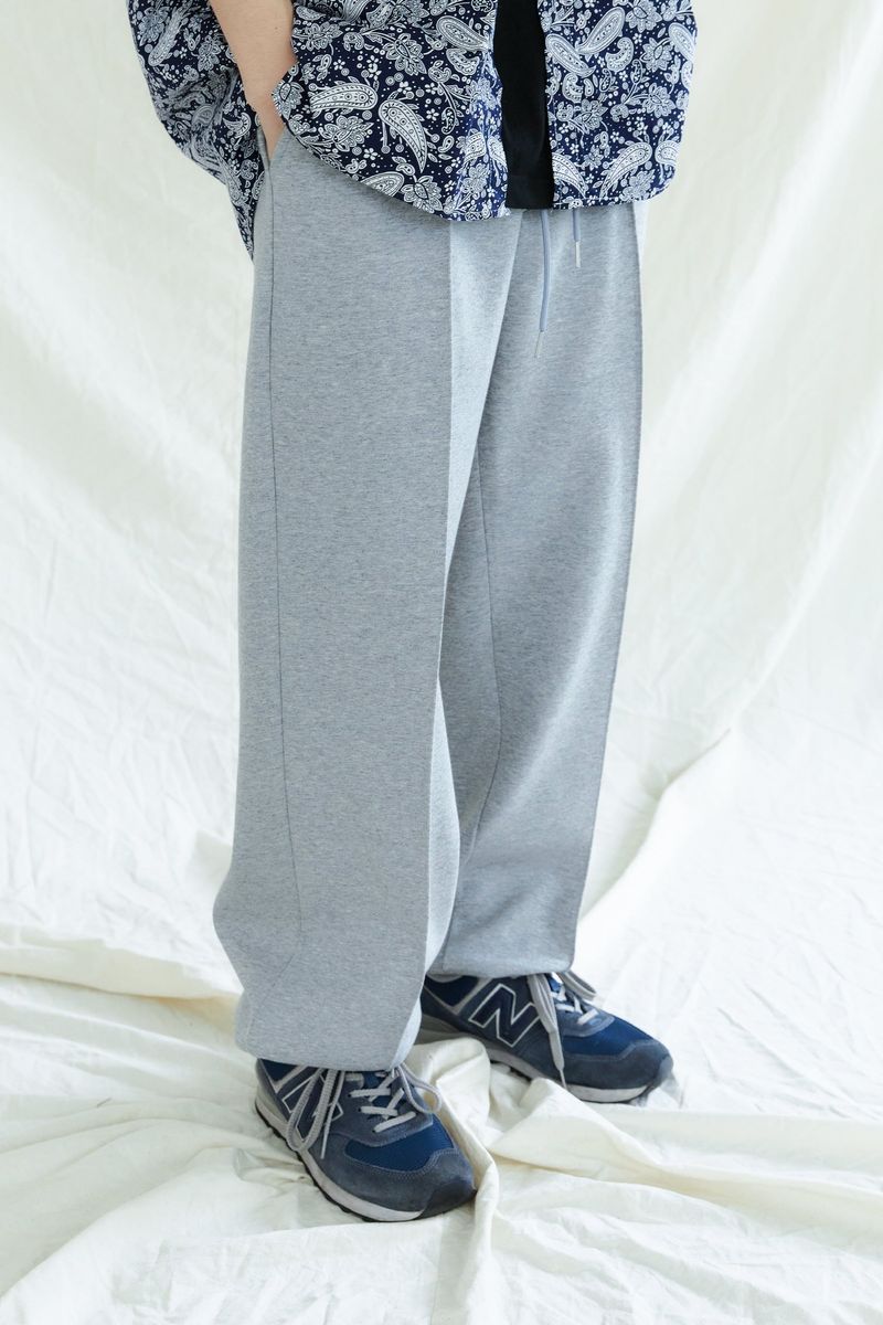 KND（ケイエンド）の「FRONT SEAM 2WAY WIDE SWEAT PANTS GREY（Pants）」