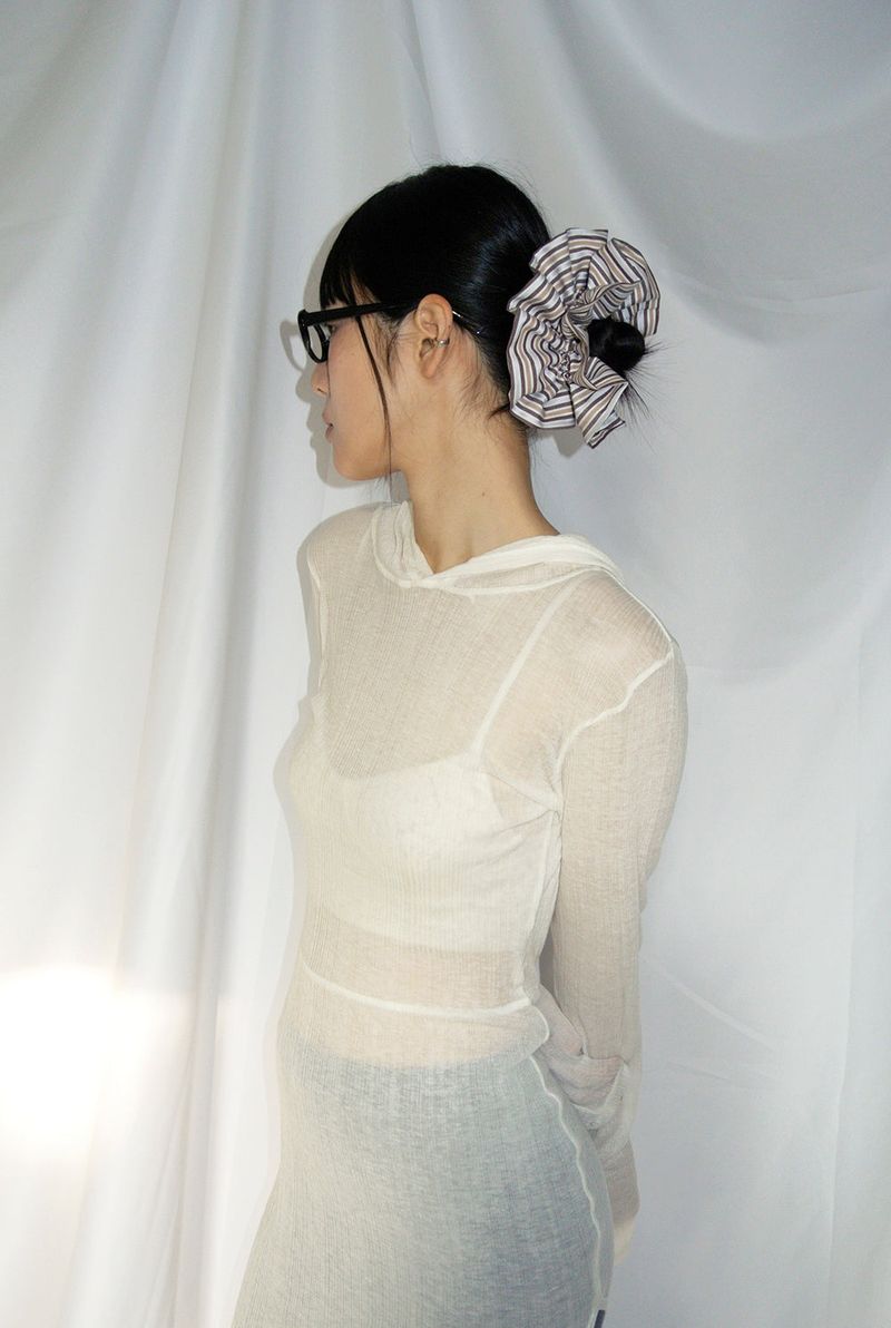 PETAL STRIPE SCRUNCH / BEIGE