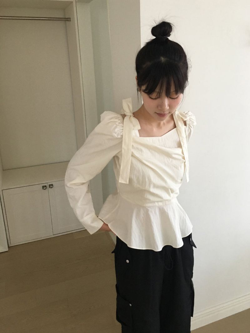 Ribbon wrap blouse