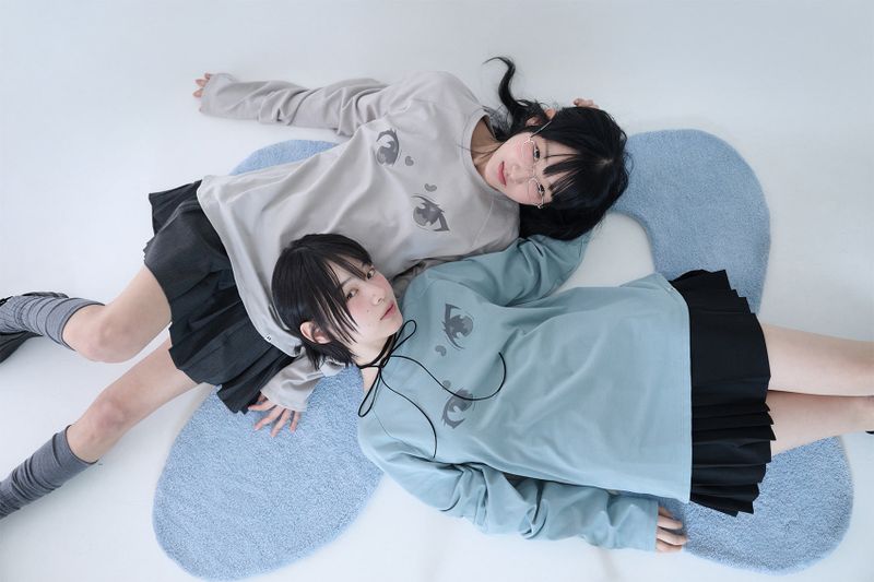MIRE EYES RAGLAN T DUSTY GREY