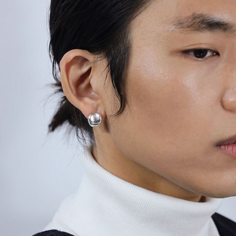 【MADE】 Men's pinch earring glossy