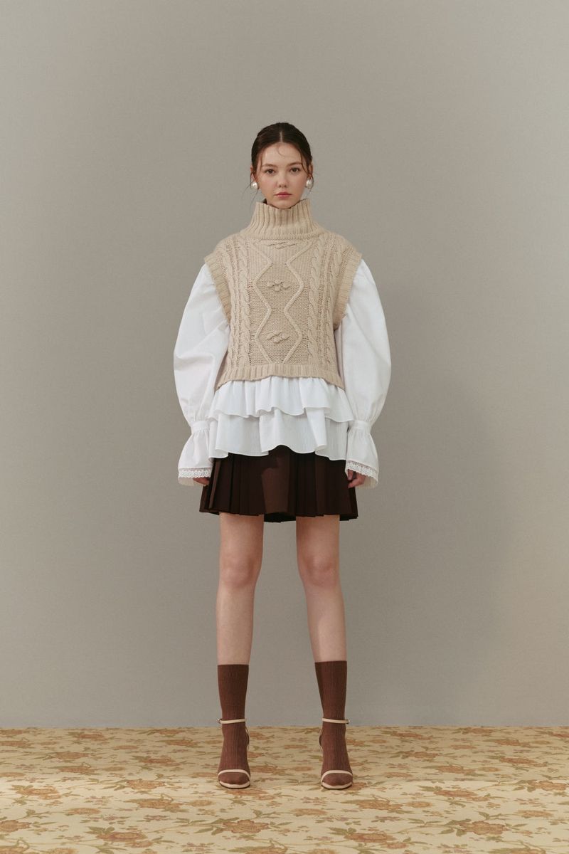 Knit vest blouse