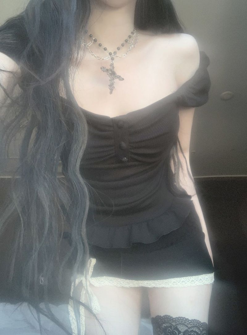 suzen(スゼン)の「Rudica Puff Frill Top (black)(Tops)」
