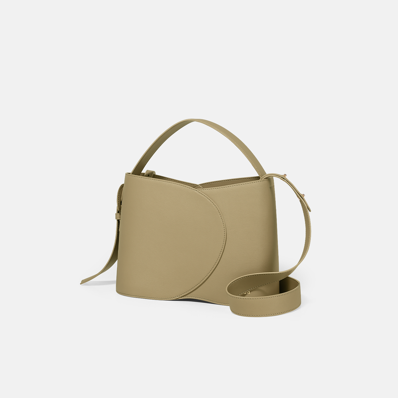 Cloud Curve bucket bag-Medium