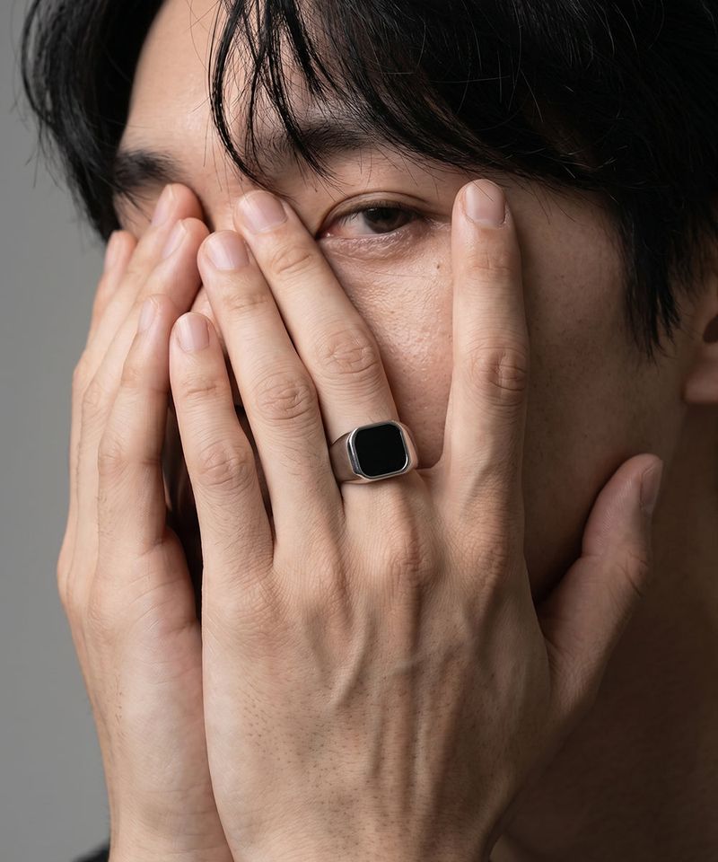 noirvy（ノイルビー）の「NR-301 Black Onyx Square Signet Ring（Accessories）」