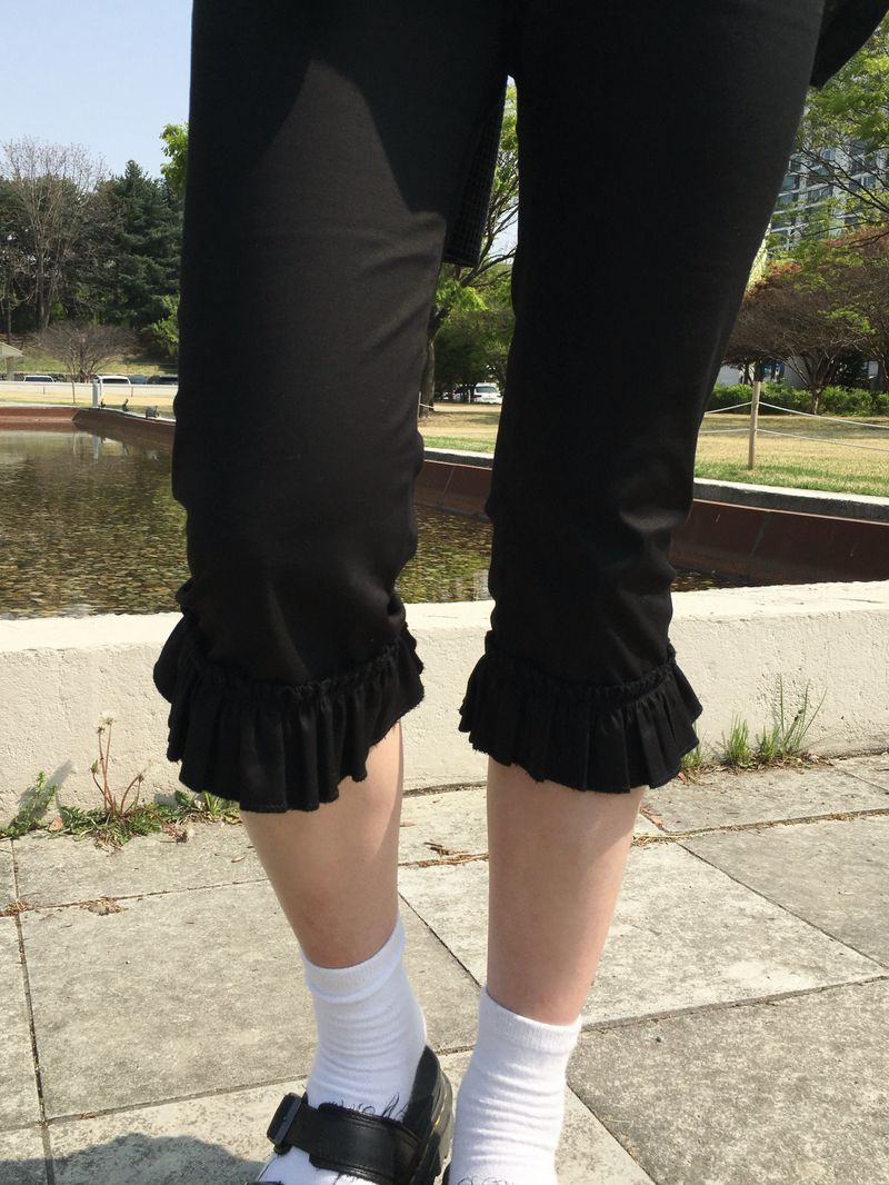 Whistle Frill Elastic Banding Capri Pants (1c)
